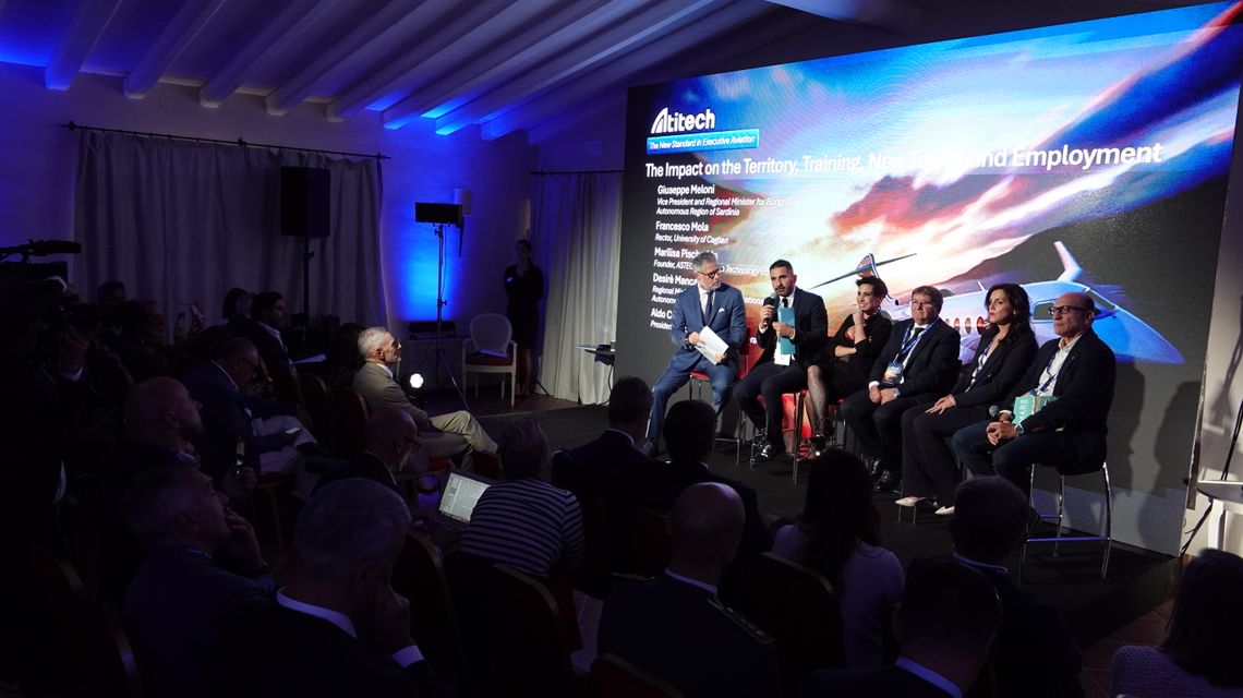 L'assessore della Programmazione, bilancio, credito e assetto del territorio, Giuseppe Meloni con l'assessora del Lavoro, Formazione Professionale, Cooperazione e Sicurezza Sociale, Alma Desirè Manca, oggi ad Arzachena