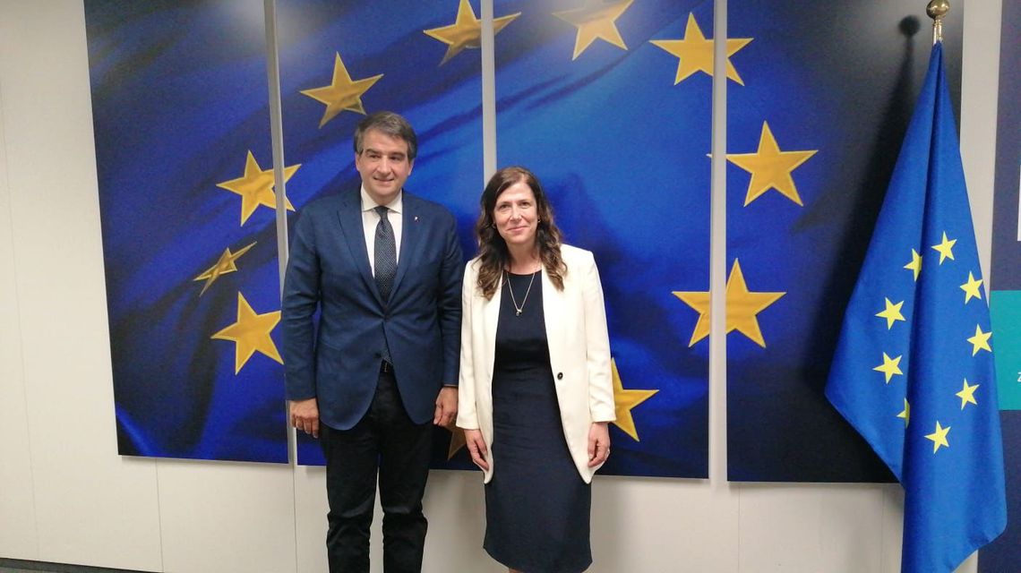 Bruxelles, la presidente della Regione Sardegna, Alessandra Todde, e il vicepresidente esecutivo della Commissione Europea, Raffaele Fitto