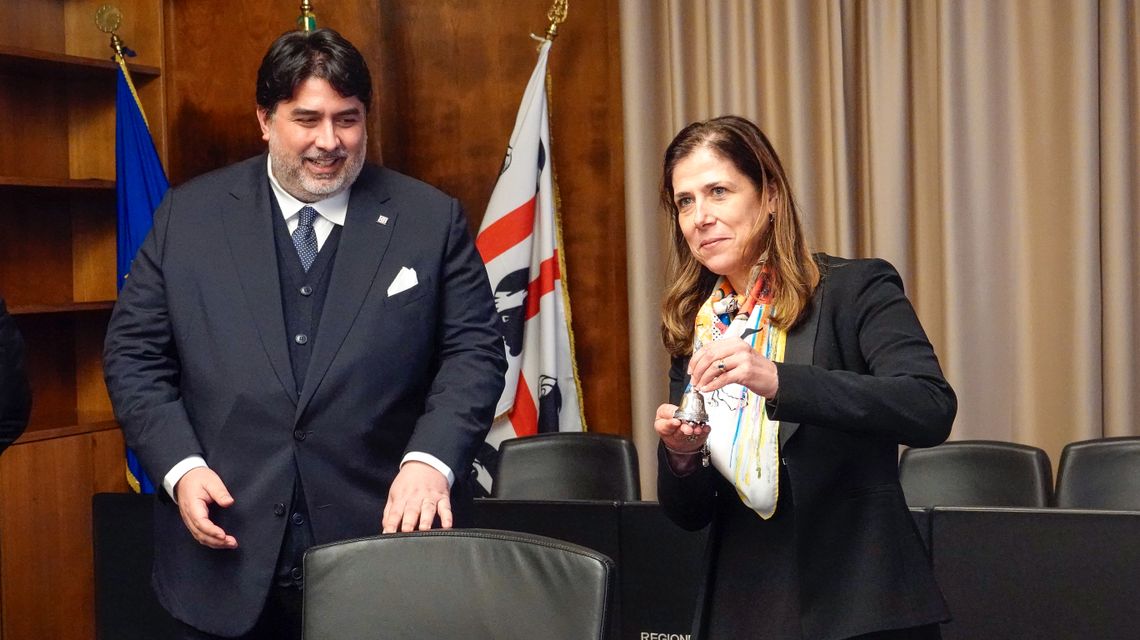 Passaggio di consegne tra il presidente uscente Christian Solinas e la presidente neo eletta Alessandra Todde