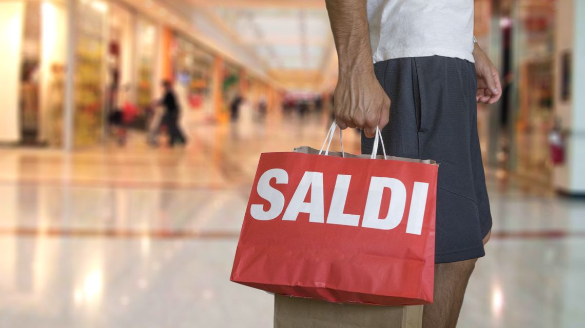Avvio ufficiale dei saldi invernali, dal 3 gennaio 2026