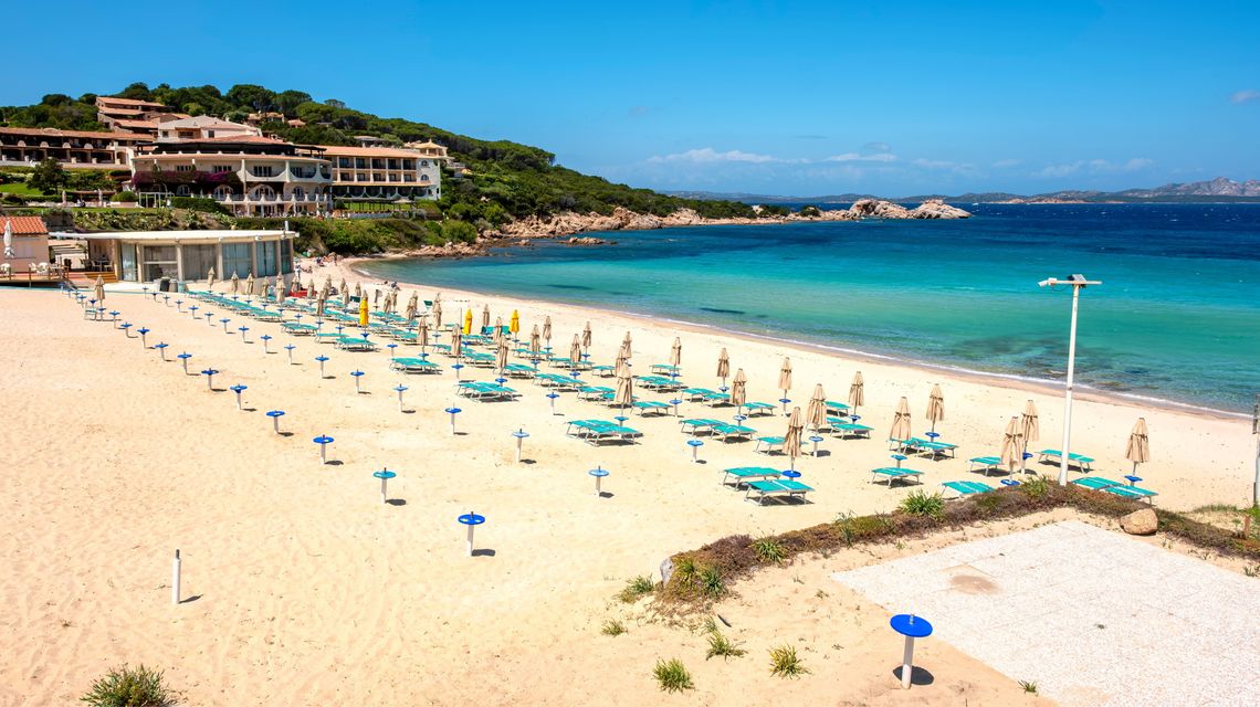 Veduta della spiaggia di Baia Sardinia