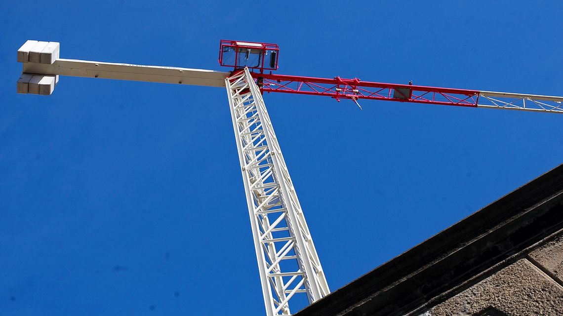 Edilizia cantiere gru