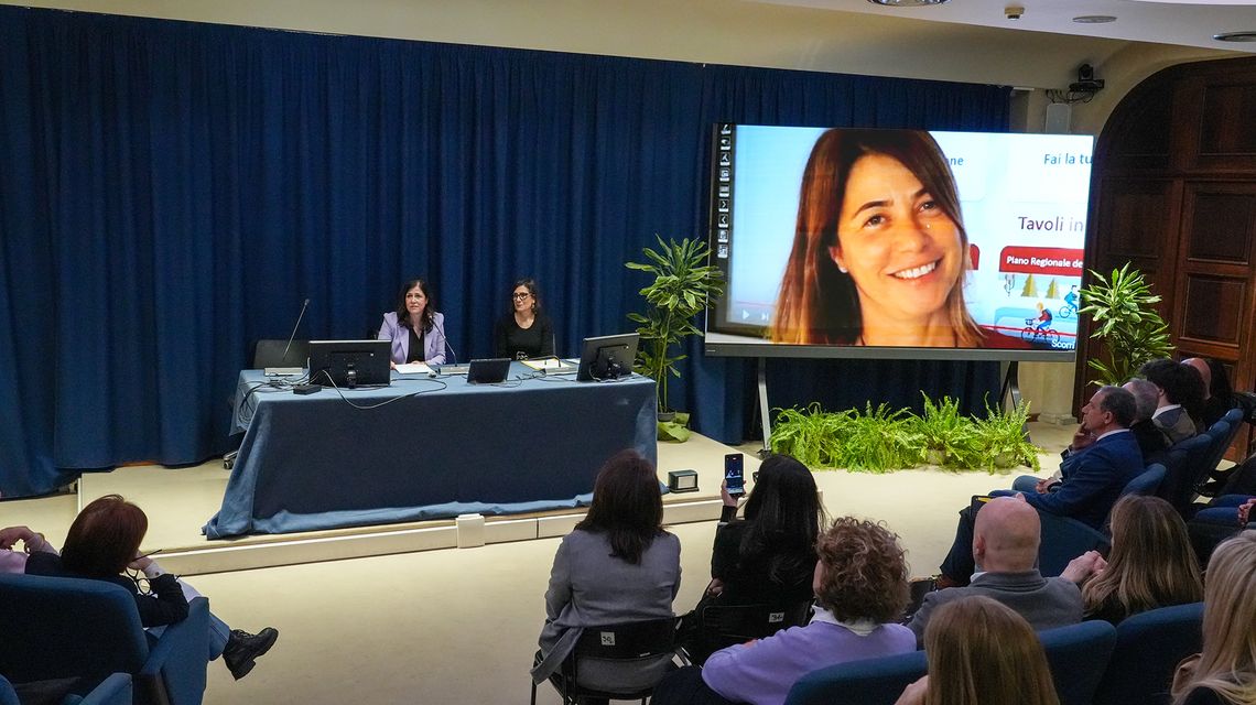 La presidente Todde alla cerimonia di intitolazione della sala anfiteatro dell’assessorato della Sanità a Paola Pau