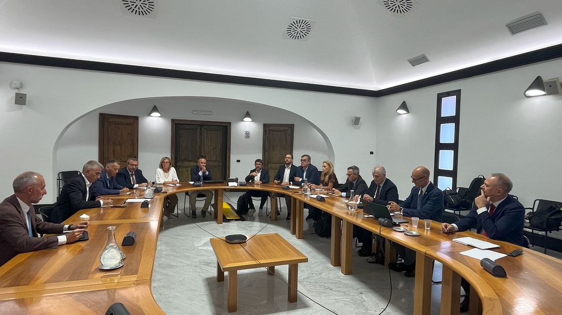 Gli assessori della Difesa dell'Ambiente, Rosanna Laconi e dell'Industria, Emanuele Cani