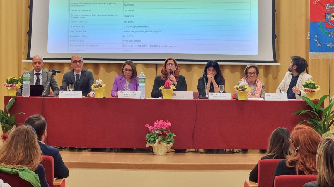 L'assessora della Pubblica istruzione, Ilaria Portas, e l'assessore degli Enti Locali, Finanze e Urbanistica, Francesco Spanedda