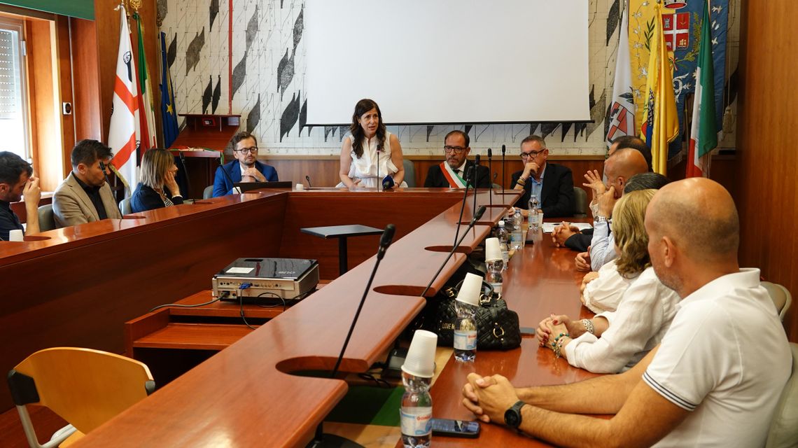 Incendio a Punta Molentis. La presidente Todde e l'assessora Laconi a Villasimius per Consiglio comunale straordinario