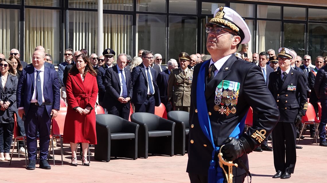 Capitaneria di porto: la presidente Todde al passaggio di consegne fra contrammiraglio Mario Valente e il capitano di vascello Giovanni Stella