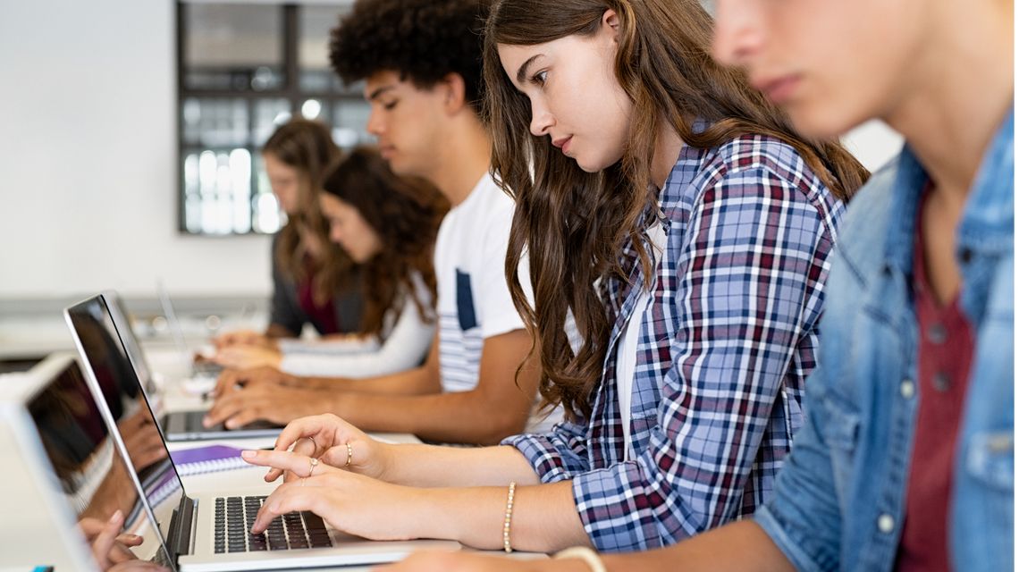 Studenti al computer